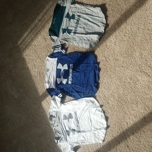 2 small & 1 xs Under Armour T-Shirts